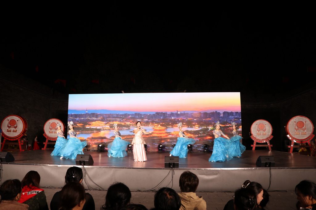 女声独唱《灯火里的中国》（2025年9月24日荆楚四季村晚视频）