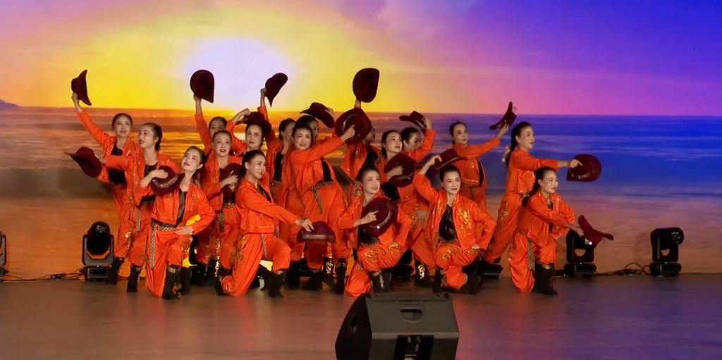 舞蹈《走在阳光下》（2025年9月24日荆楚四季村晚视频）